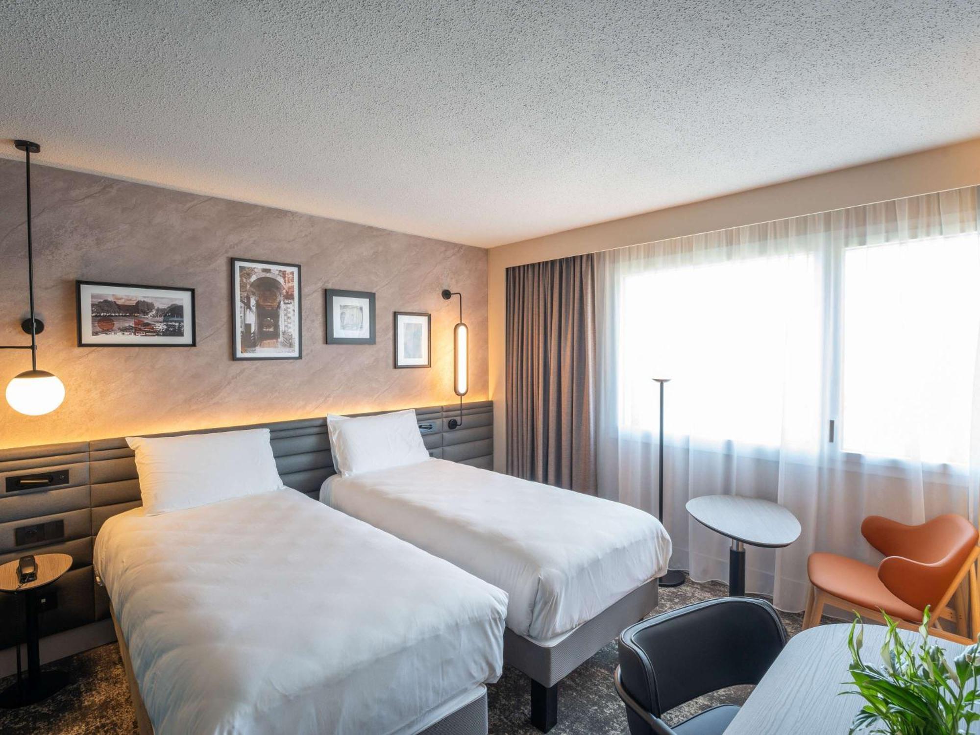Novotel Angers Lac De Maine Exteriör bild