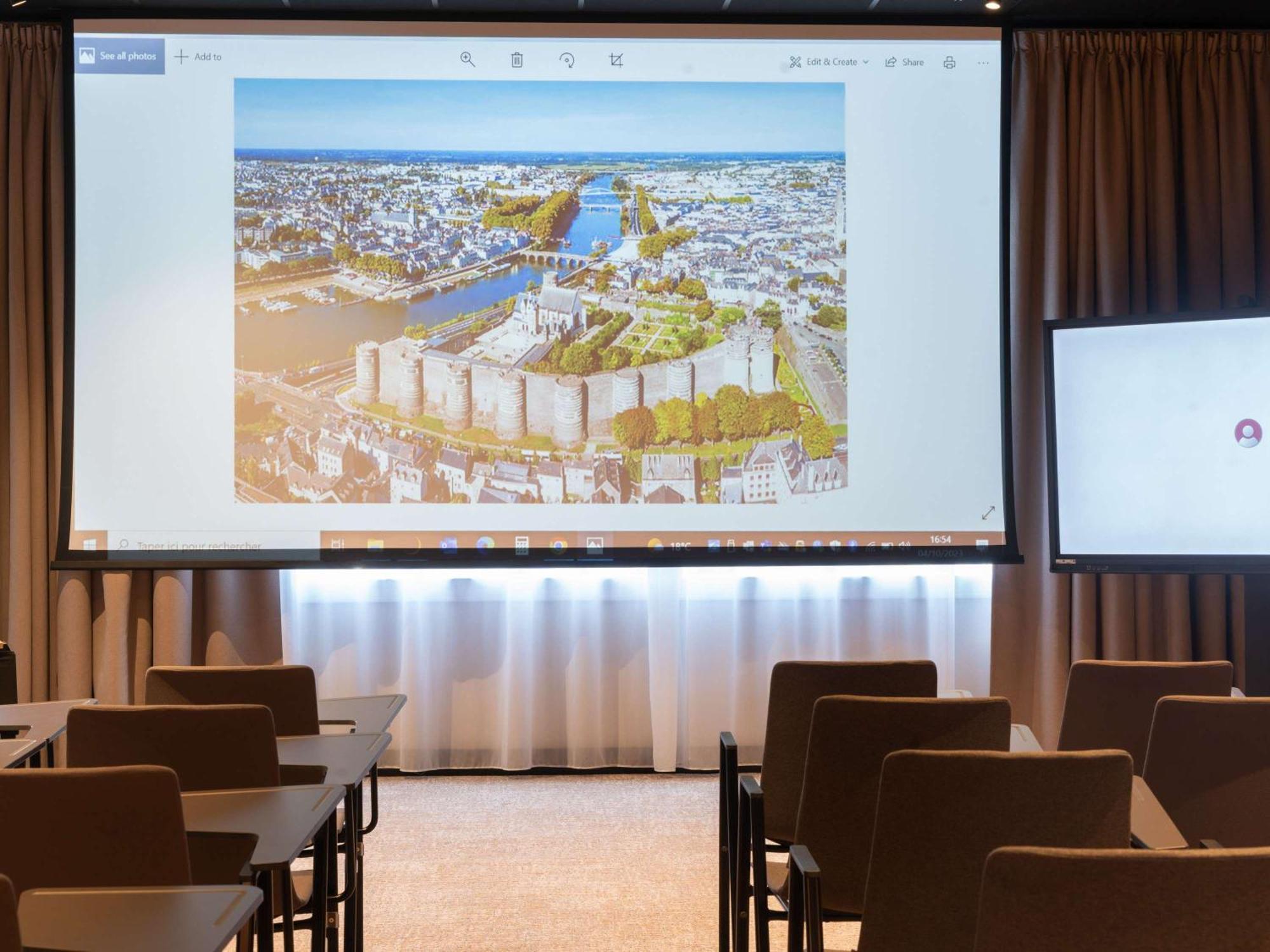 Novotel Angers Lac De Maine Exteriör bild