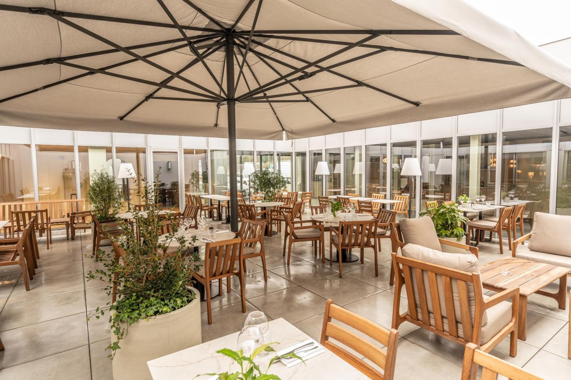 Novotel Angers Lac De Maine Exteriör bild