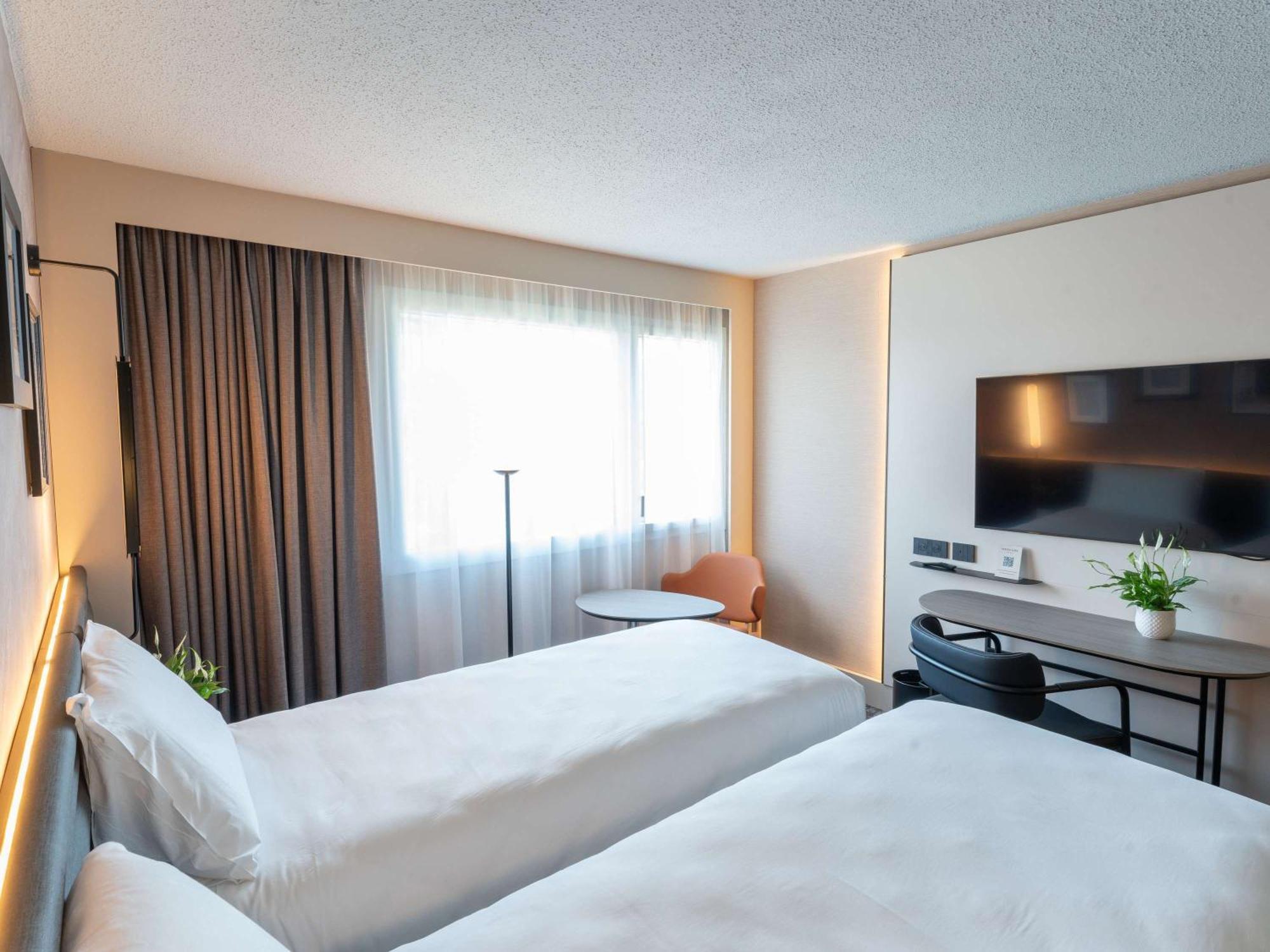 Novotel Angers Lac De Maine Exteriör bild