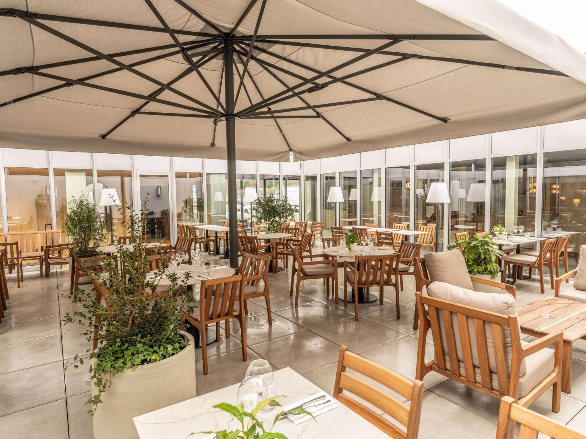 Novotel Angers Lac De Maine Exteriör bild