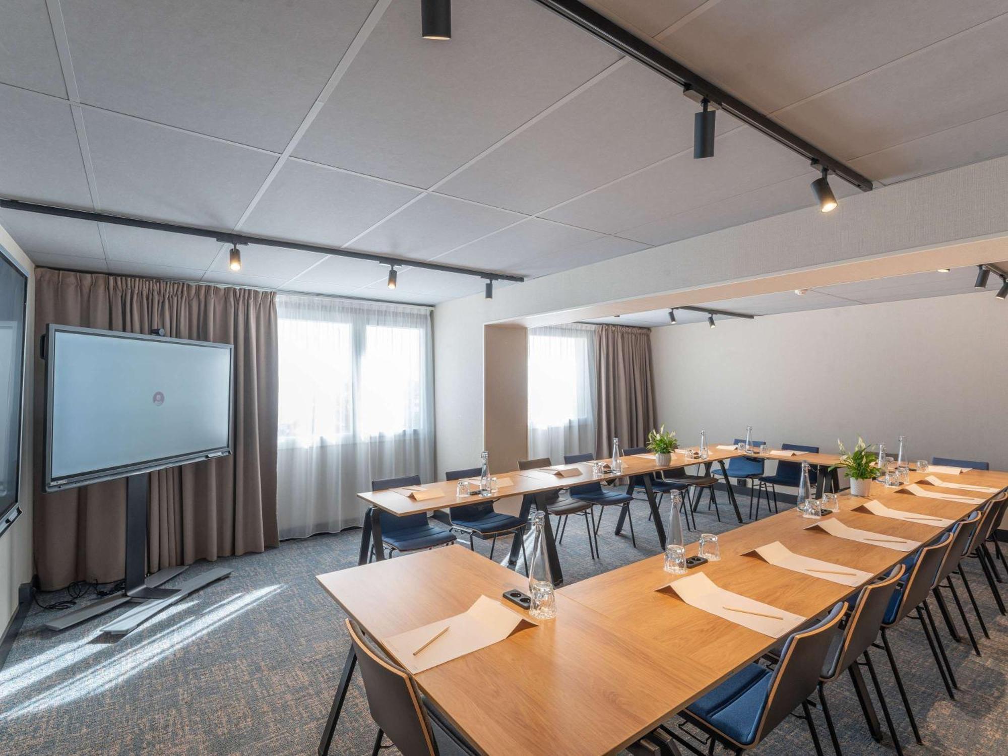Novotel Angers Lac De Maine Exteriör bild