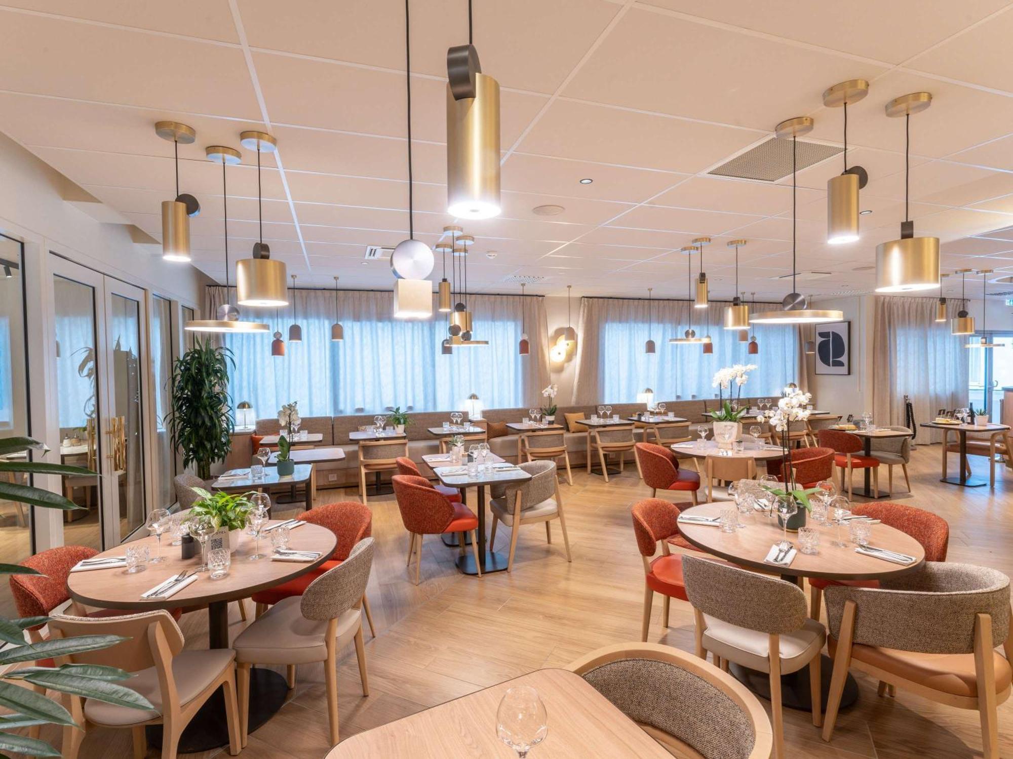 Novotel Angers Lac De Maine Exteriör bild